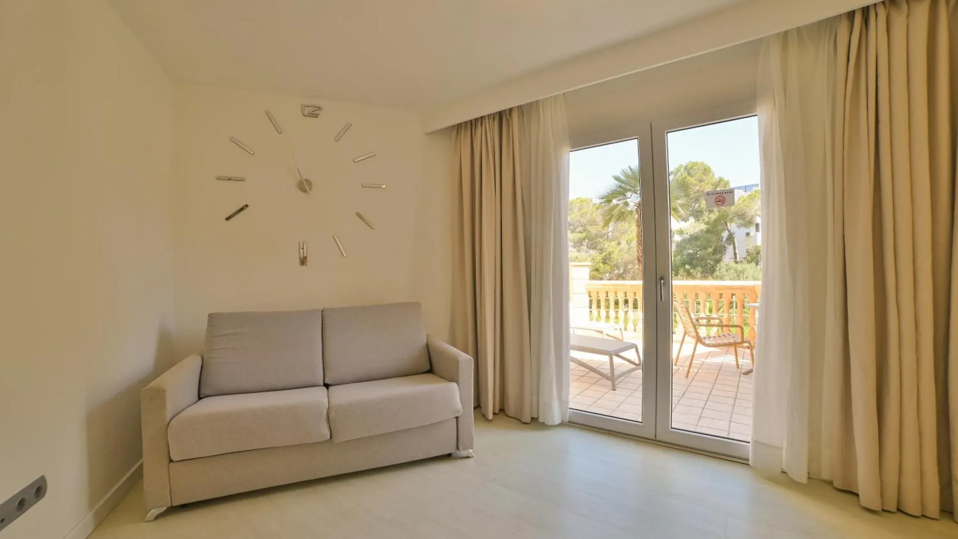 Apartamentos Azul Playa Cala Ferrera  İspanya