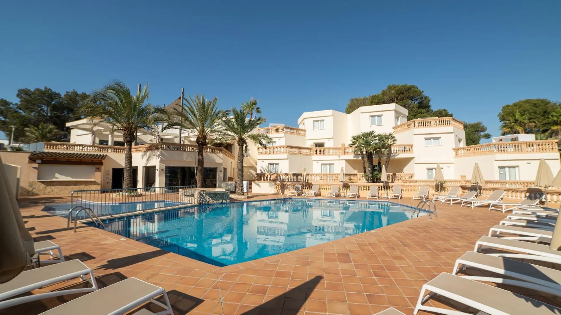 *** Aparthotel Apartamentos Azul Playa Cala Ferrera  Spain